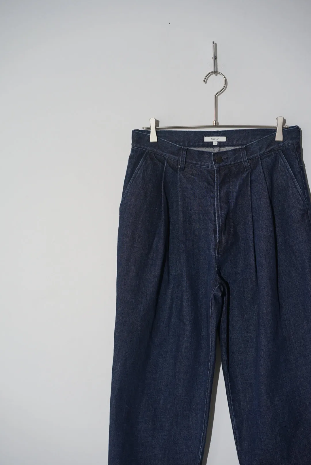 kontor / 2PLEAT DENIM SLACKS