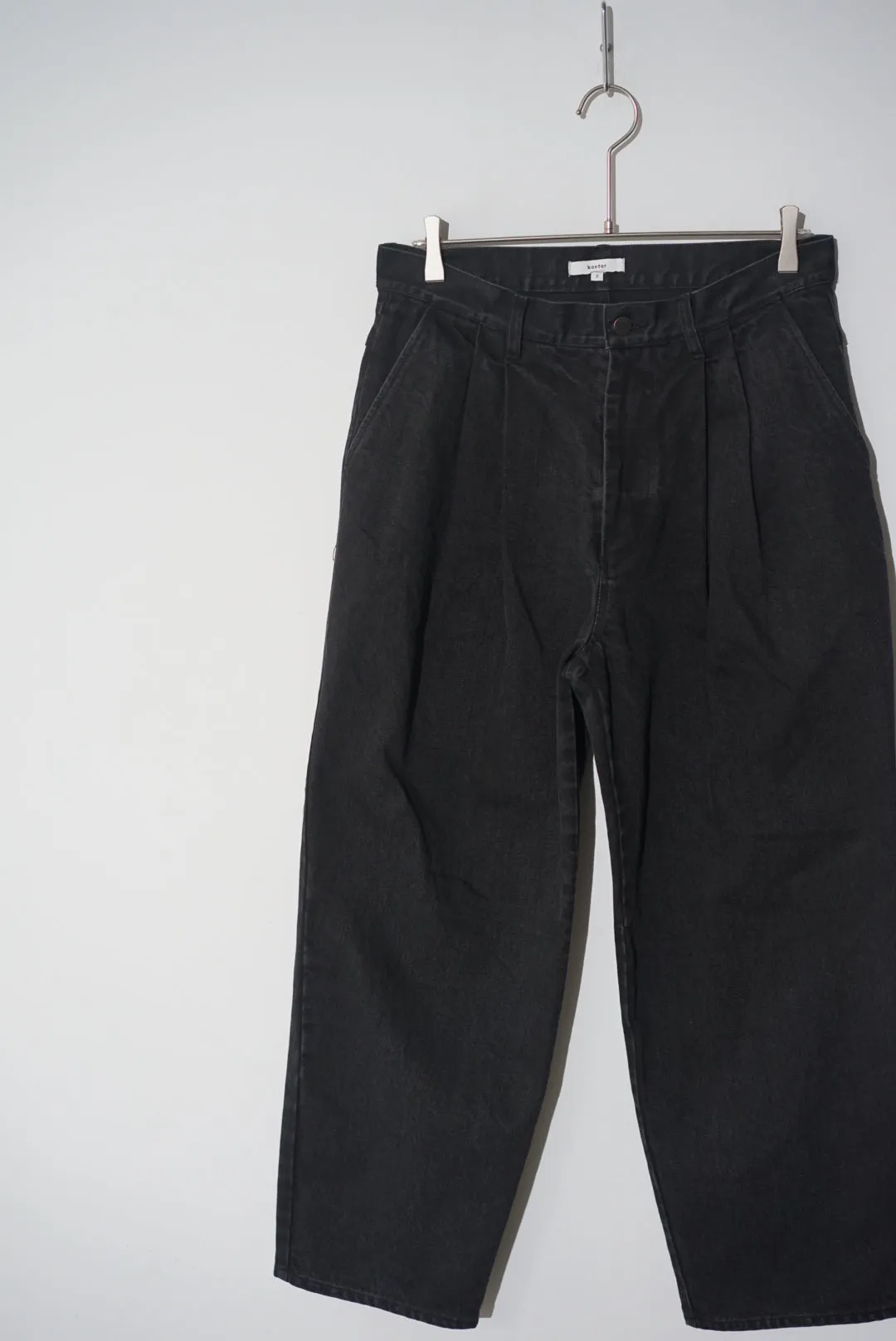 kontor / 2PLEAT DENIM SLACKS